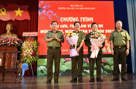 Giao[-]lưu,[-]tọa[-]đàm[-]văn[-]học[-]Mừng[-]Đảng,[-]mừng[-]Xuân[-]Tân[-]Sửu[-]năm[-]2021[-]